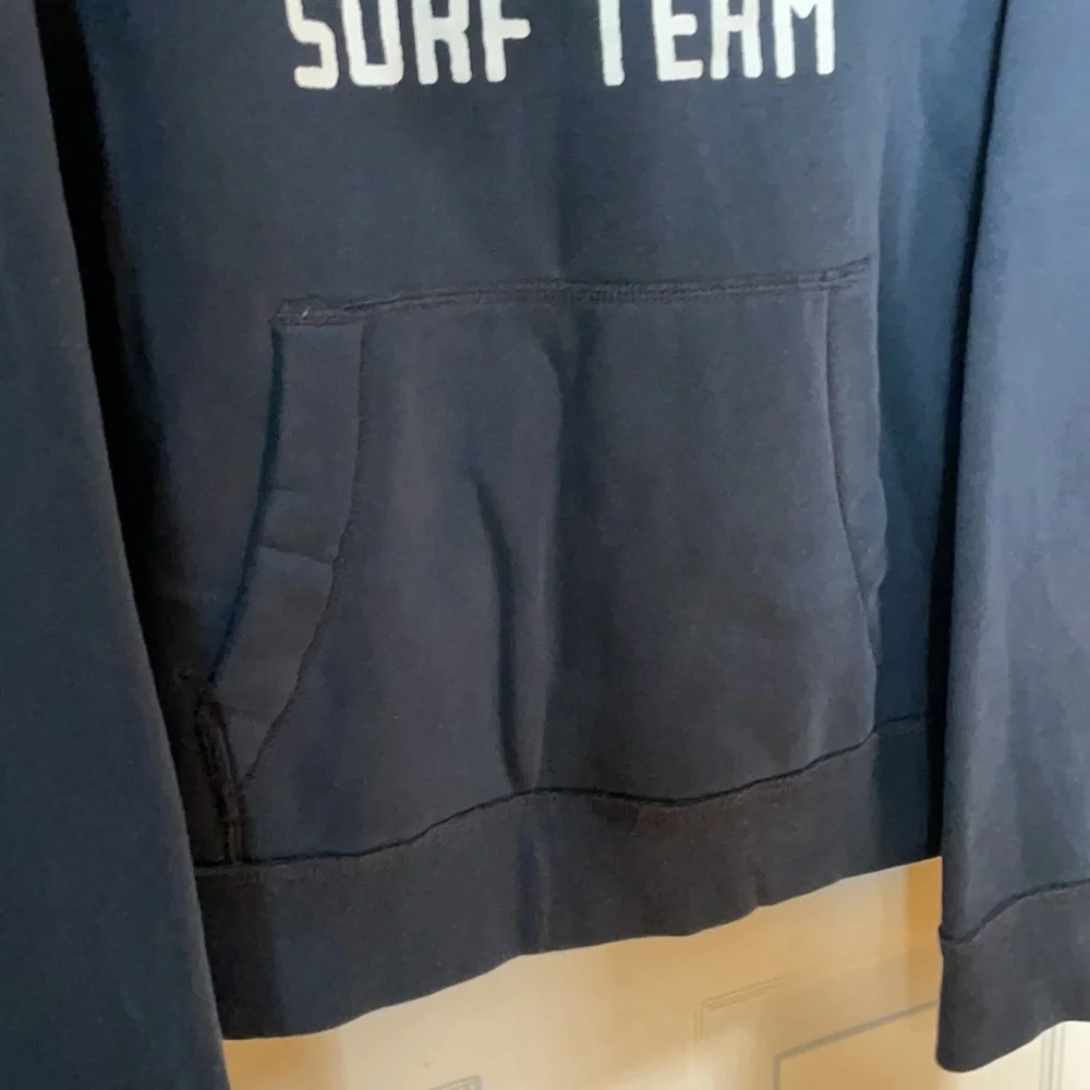 πHPπHOLLISTER Surf πββοΈ Team Boys Hoodie in Navy Blue with White accents! - Picture 10 of 11